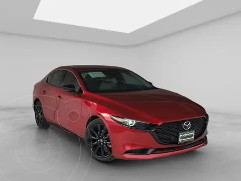 Mazda 3 Sedan Signature usado (2025) color Rojo precio $419,900
