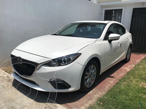 Mazda 3 Sedan i Touring Aut usado (2015) color Blanco Perla precio $200,000