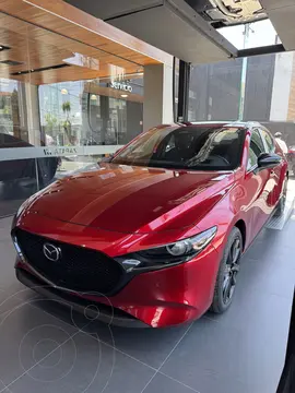 Mazda 3 Sedan Signature nuevo color Rojo precio $547,900