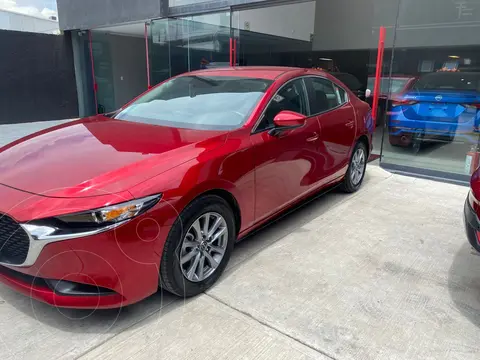 Mazda 3 Sedan i usado (2023) color Rojo financiado en mensualidades(enganche $95,375 mensualidades desde $7,293)