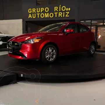 Mazda 3 Sedan i Sport usado (2025) color Rojo financiado en mensualidades(enganche $37,240 mensualidades desde $7,852)