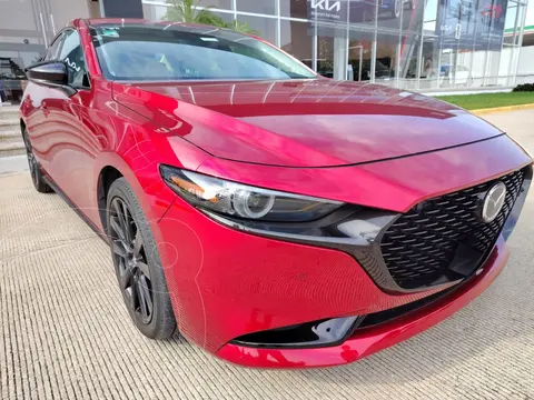 Mazda 3 Sedan Signature usado (2025) color Rojo financiado en mensualidades(enganche $98,978 mensualidades desde $12,039)