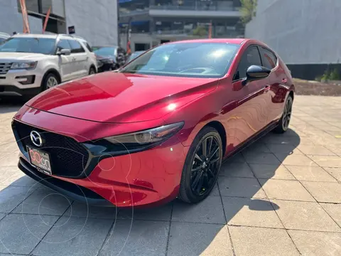 Mazda 3 Sedan Signature usado (2023) color Rojo financiado en mensualidades(enganche $109,000 mensualidades desde $8,335)