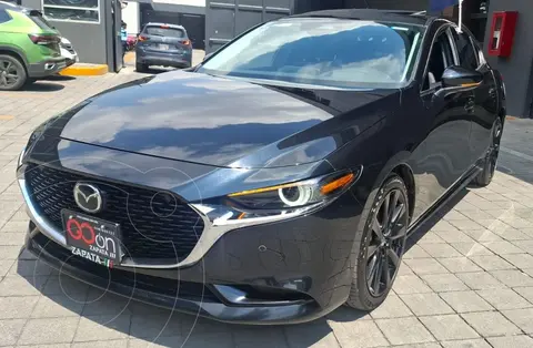 Mazda 3 Sedan Signature usado (2024) color Negro financiado en mensualidades(enganche $122,352 mensualidades desde $9,356)