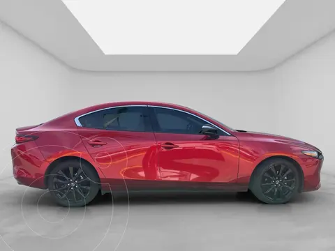 Mazda 3 Sedan Signature usado (2025) color Rojo precio $439,900