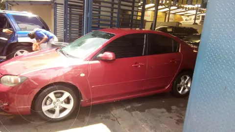 Mazda 3 Sedan 2.0L Aut usado (2005) color Rojo precio u$s3.400
