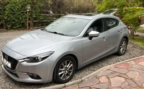Mazda 3 2.0 R Aut AA Techo usado (2018) color Plata precio $13.000.000