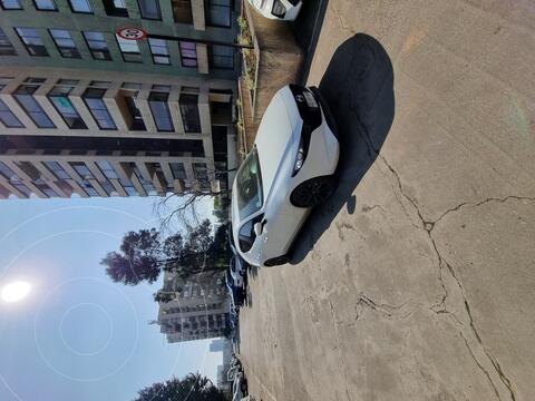foto Mazda 3 2.0L V Aut usado (2021) color Blanco precio $20.000.000