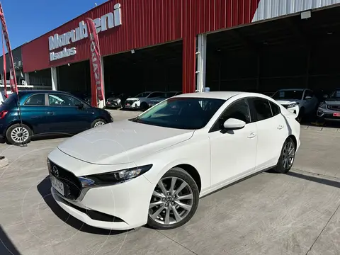 Mazda 3 2.0L V usado (2021) color Blanco financiado en cuotas(pie $3.250.000)