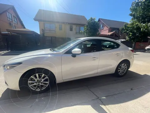 foto Mazda 3 2.0L V usado (2017) color Blanco precio $11.500.000