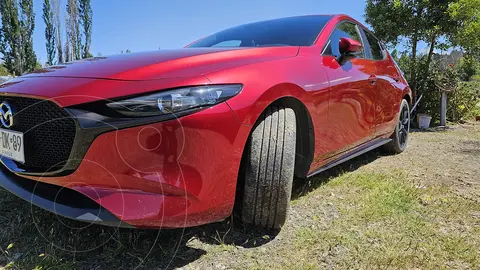 Mazda 3 2.0L V usado (2021) color Rojo precio $15.500.000
