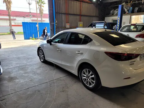foto Mazda 3 2.0L V usado (2015) color Blanco precio $10.600.000