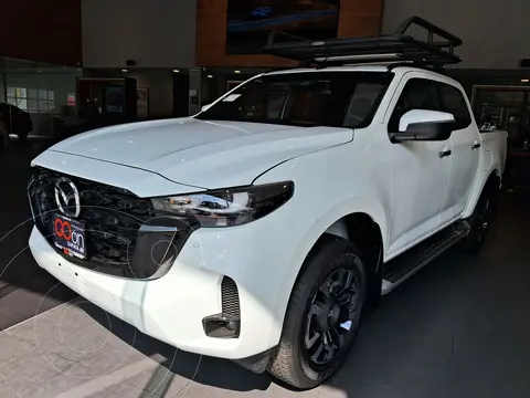 Mazda BT-50 Signature usado (2025) color Blanco financiado en mensualidades(enganche $212,523 mensualidades desde $16,252)