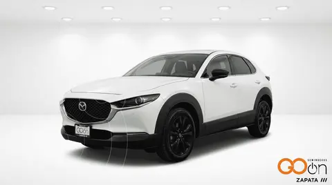 Mazda CX-30 Signature usado (2024) color MAZAPLATA CERAMICO precio $480,000