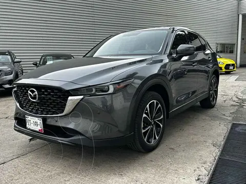 Mazda CX-5 Signature usado (2023) color Gris precio $499,000
