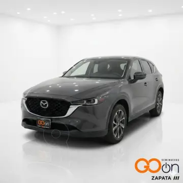 Mazda CX-5 Signature usado (2023) color MAZGGRIS TITANIO precio $550,000