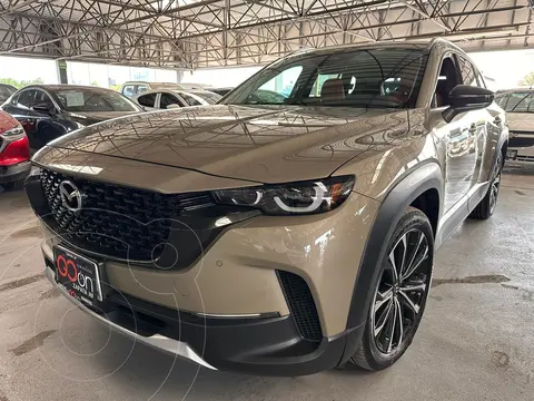 Mazda CX-50 Signature usado (2025) color Dorado financiado en mensualidades(enganche $190,478 mensualidades desde $14,566)