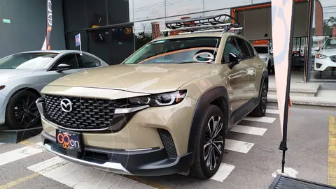 Mazda CX-50 Signature usado (2024) color Dorado financiado en mensualidades(enganche $188,025 mensualidades desde $14,378)