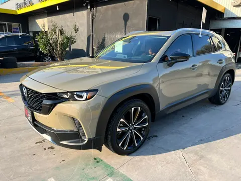 Mazda CX-50 Signature usado (2025) color Dorado financiado en mensualidades(enganche $188,025 mensualidades desde $14,378)