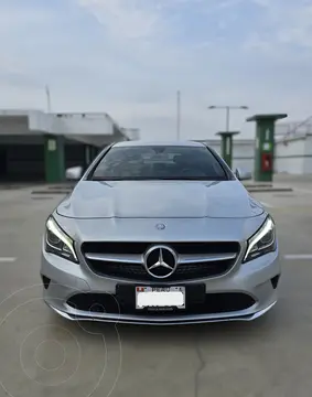 Mercedes Benz Clase C  180 usado (2017) color Plata precio u$s17,999