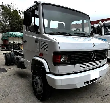 Mercedes Atego 1725-42 4x4 Cab Ext usado (2012) color Blanco precio $40.000.000