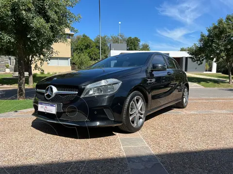 Mercedes Clase A Hatchback 200 Urban Aut usado (2017) color Negro precio $27.000.000