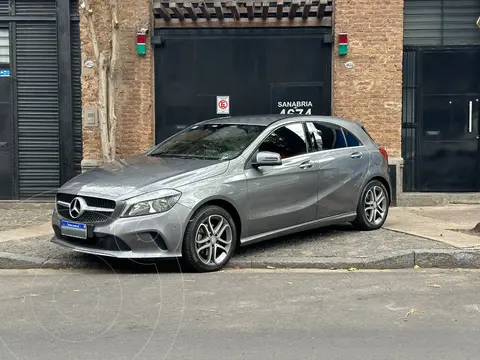 Mercedes Clase A Hatchback A 200 BLUEEFFICIENCY URBAN    L/13 usado (2017) color Gris Oscuro precio u$s26.000