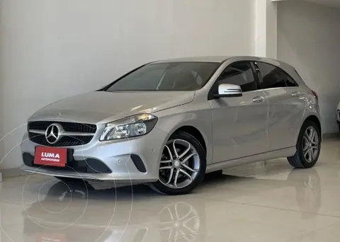 Mercedes Clase A Hatchback 200 Urban Aut usado (2017) color Azul Metalico financiado en cuotas(anticipo u$s28.500 cuotas desde $30.000.000)