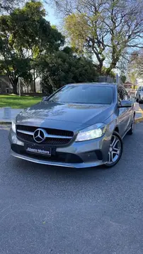Mercedes Clase A Hatchback A 200 BLUEEFFICIENCY URBAN AT L/13 usado (2016) color Gris Oscuro precio u$s24.900