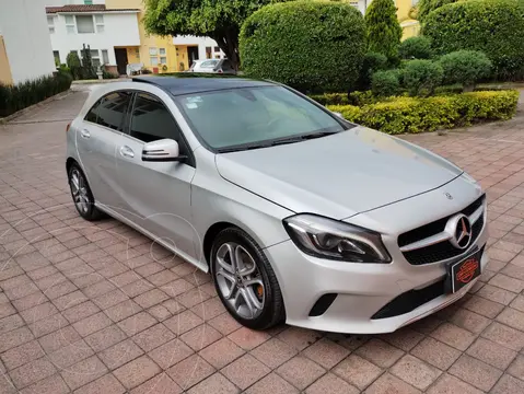 Mercedes Clase A Hatchback 200 Style usado (2018) color Plata precio $385,000