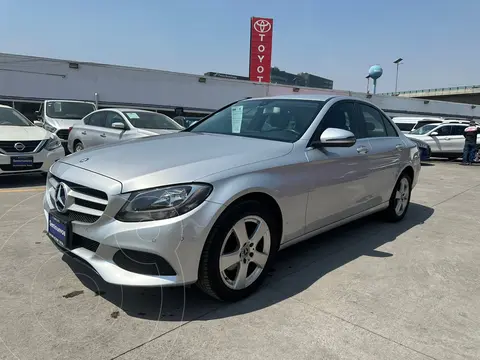 Mercedes Clase C Sedan 180 CGI usado (2017) color Plata financiado en mensualidades(enganche $113,700 mensualidades desde $14,800)