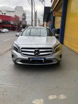 Mercedes Clase GLA 200 Urban Aut usado (2017) color Gris precio u$s30.000
