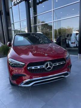 Mercedes Clase GLA 200 Mild Hybrid nuevo color Rojo precio $1,019,000