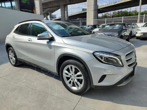 Mercedes Clase GLA 180 CGI usado (2017) color plateado precio $270,000