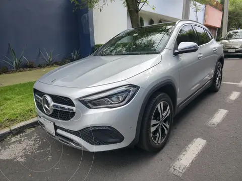 Mercedes Clase GLA 200 Progressive usado (2023) color Gris precio $624,900