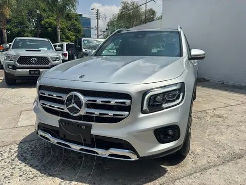 Mercedes Clase GLB 250 Progressive 4MATIC usado (2020) color Plata financiado en mensualidades(enganche $59,500 mensualidades desde $19,900)