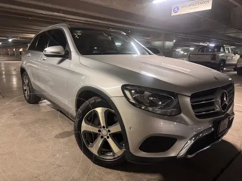 Mercedes Clase GLC 300 Off Road usado (2017) color plateado precio $459,900