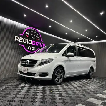 Mercedes Clase V 220d 7 Pasajeros usado (2017) color Blanco financiado en mensualidades(enganche $174,605 mensualidades desde $9,703)