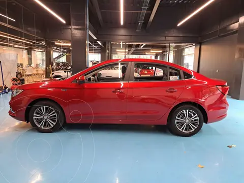 foto MG MG5 Elegance Aut usado (2023) color Rojo precio $329,500