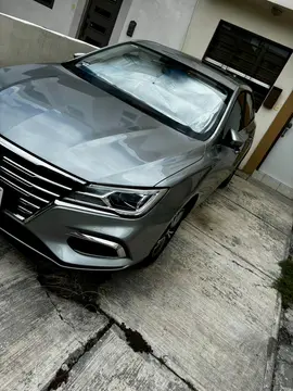 MG MG5 Elegance usado (2024) color Plata precio $270,000