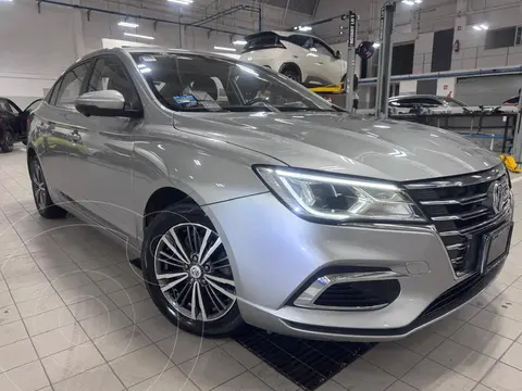 MG MG5 Elegance usado (2023) color plateado financiado en mensualidades(enganche $87,362 mensualidades desde $3,753)