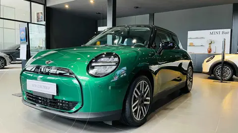 MINI 3 Puertas Cooper Classic Aut usado (2024) color Verde precio $708,000