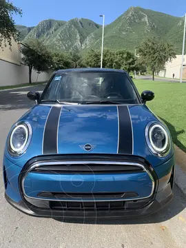 MINI 5 Puertas Cooper Classic Aut usado (2023) color Azul Celeste precio $500,000