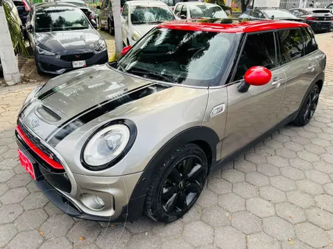 MINI Cooper Clubman S Hot Chili Aut usado (2019) color Gris financiado en mensualidades(enganche $93,256 mensualidades desde $8,283)