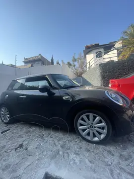 MINI Cooper S Hot Chili usado (2019) color Gris Oscuro precio $345,000