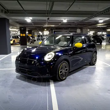 MINI Cooper Iconic SE usado (2023) color Negro precio $590,000