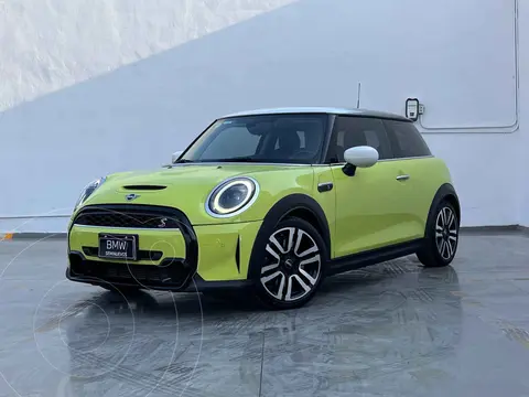 MINI Cooper S Classic Aut usado (2023) color Amarillo precio $519,000