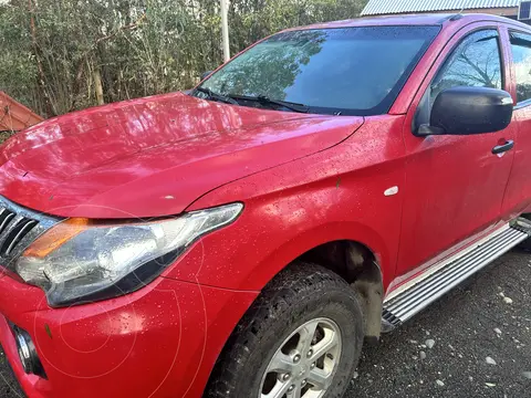 Mitsubishi L-200 2.5 Katana CRM Diesel 4X4 usado (2017) color Rojo precio $6.000.000