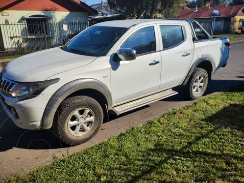 Mitsubishi L-200 2.4L Katana CRT 4X4 usado (2017) color Blanco precio $10.300.000