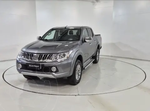 Mitsubishi L-200 2.4L TD Dakar 4X4 Aut High Power usado (2016) color Plata financiado en cuotas(pie $3.500.000)